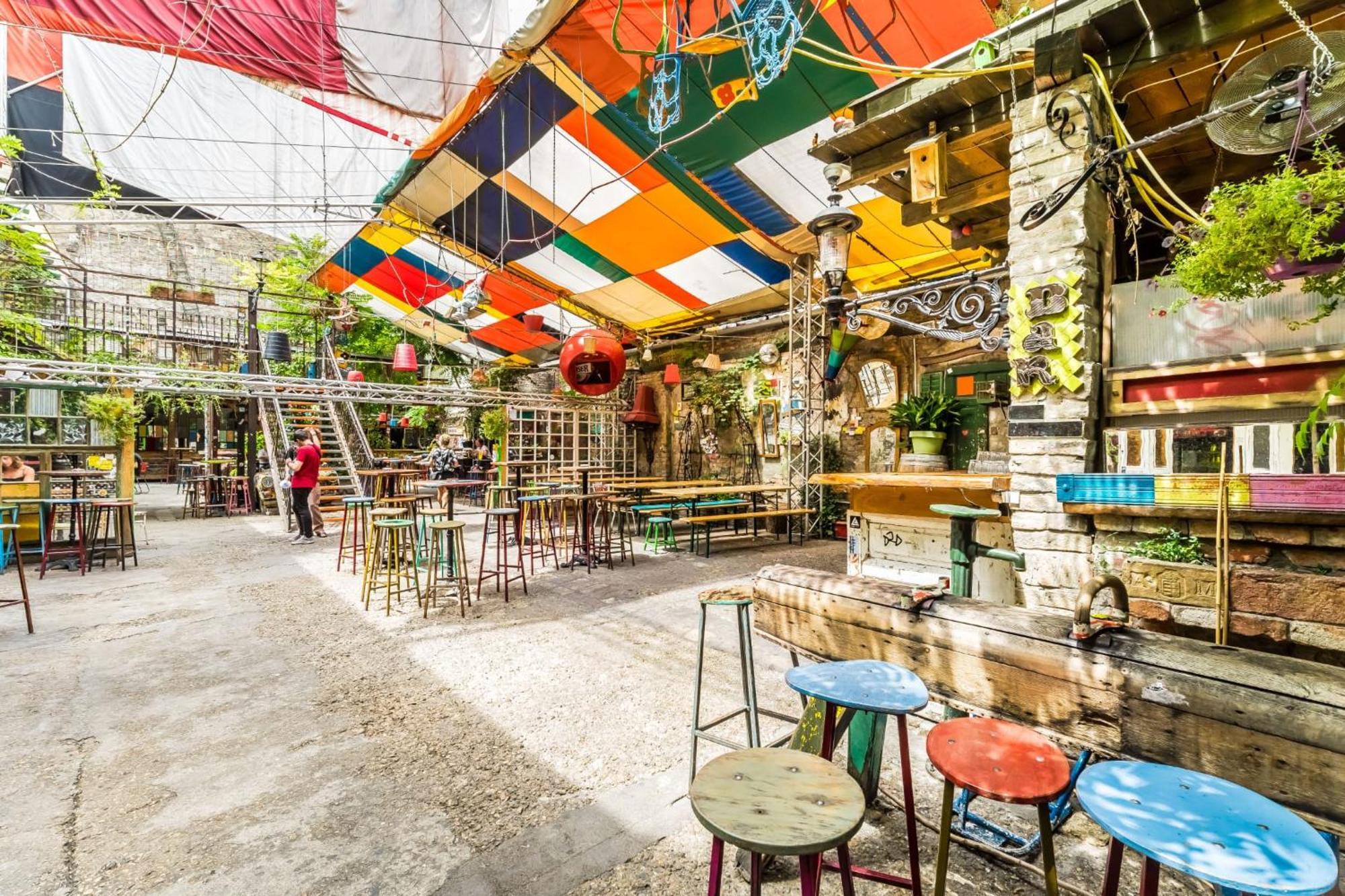 Casadeco Budapest Apt-Stunning New York Cafe View Экстерьер фото